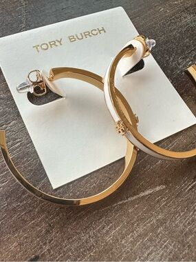 New Auth. Tory Burch Kira Gold and White enamel hoop earrings on TB Earring Card